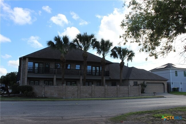 Building Photo - 6001 Country Club Dr