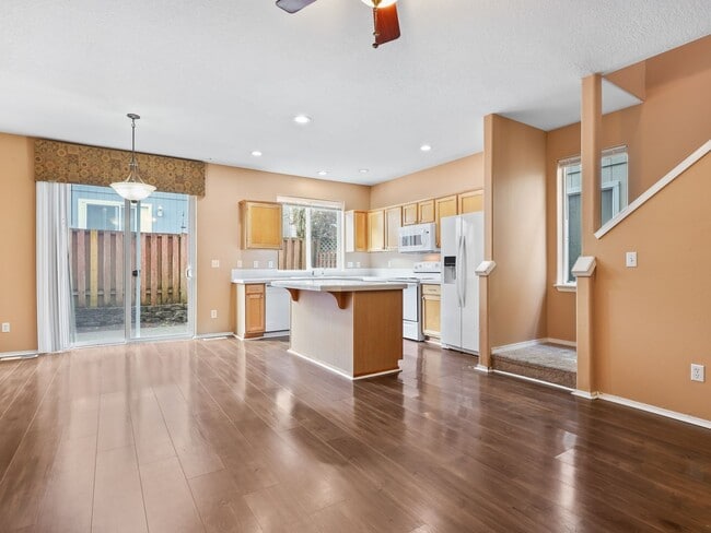 Building Photo - 3 Bed Home w/Recent Updates Attached Garag...