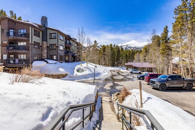 Building Photo - 290 Broken Lance Dr