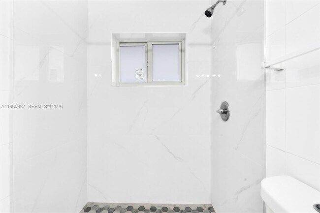 Building Photo - 630 SW 62nd Ave