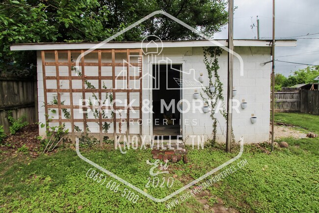 Building Photo - 427 E Caldwell Ave