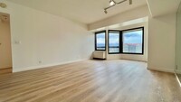 Building Photo - Stunning Large 1 Bedroom Exquisite Vinyl w...