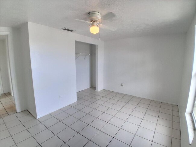 Building Photo - 107 57th Ave E