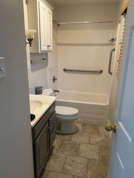 Building Photo - 101 Henley Rd