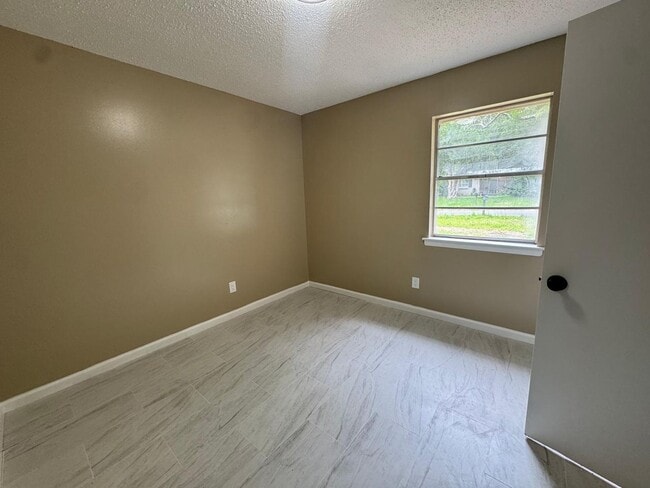 Building Photo - 1253 Athey Rd