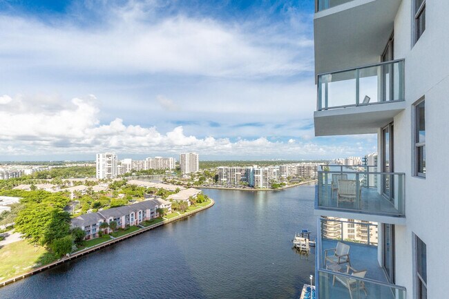 Building Photo - 2723 Hallandale Beach Blvd
