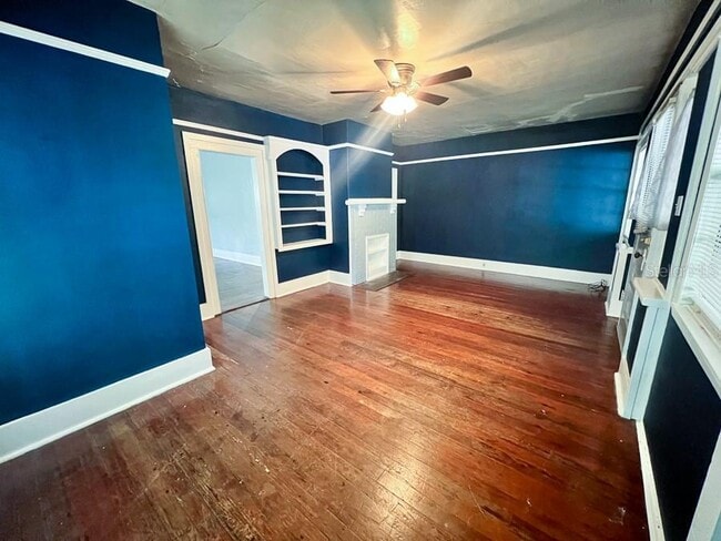 Building Photo - 312 NE 2nd Ave