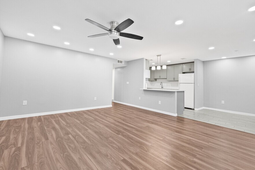 Building Photo - 4325 Aegean Dr