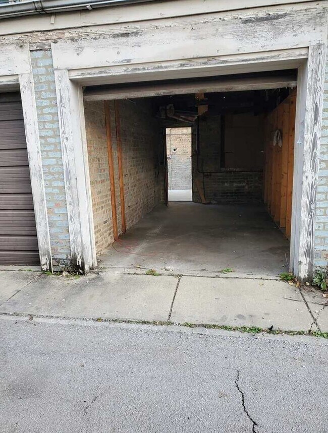 Building Photo - 6418 N Albany Ave