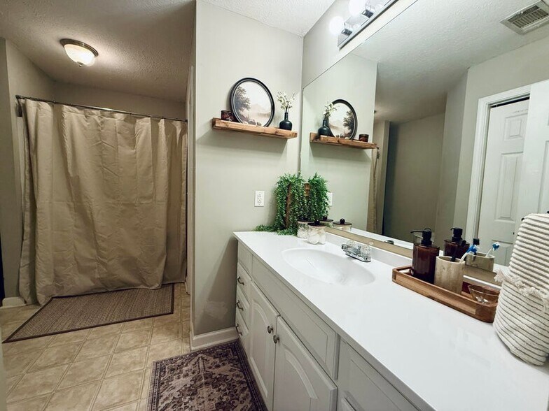 Building Photo - 1505 Gun Club Rd