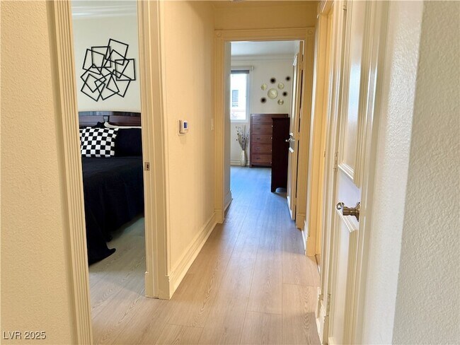 Building Photo - 270 E Flamingo Rd