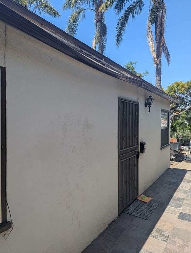 Building Photo - Single Story Duplex in San Diego; Trash Paid!