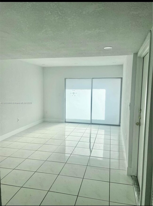 Building Photo - 750 NW 43rd Ave