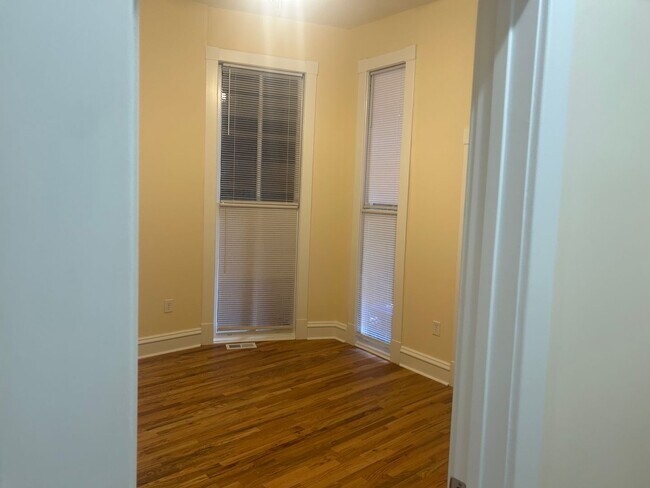 Building Photo - 1123 Grove Ave