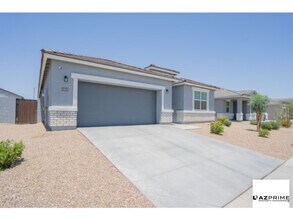 Building Photo - Discover comfort and space in this stunnin...