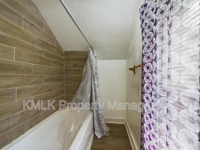Building Photo - 665 Kling St