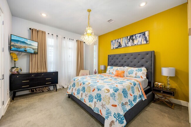 Building Photo - 5815 Fairdale Ln