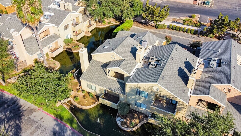 Primary Photo - 7675 N 1st St