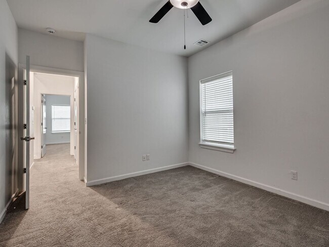 Building Photo - 4 Bedroom + Yukon Schools