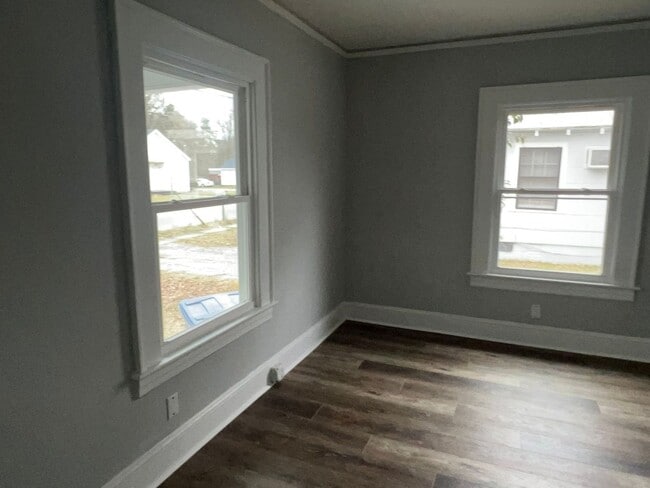 Building Photo - 2 Bedroom Home on Nashville Road