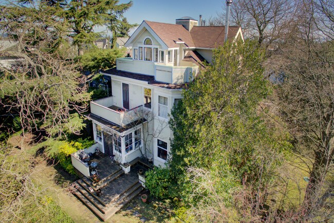 Building Photo - 604 West Galer Street - 2 bedrooms