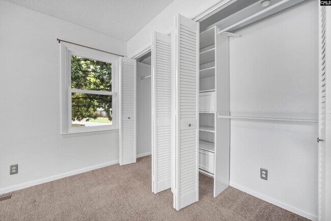 Building Photo - 101 Stuart Ln