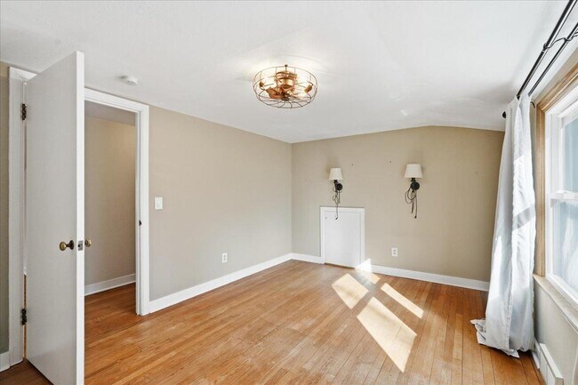 Building Photo - 313 S Midvale Blvd