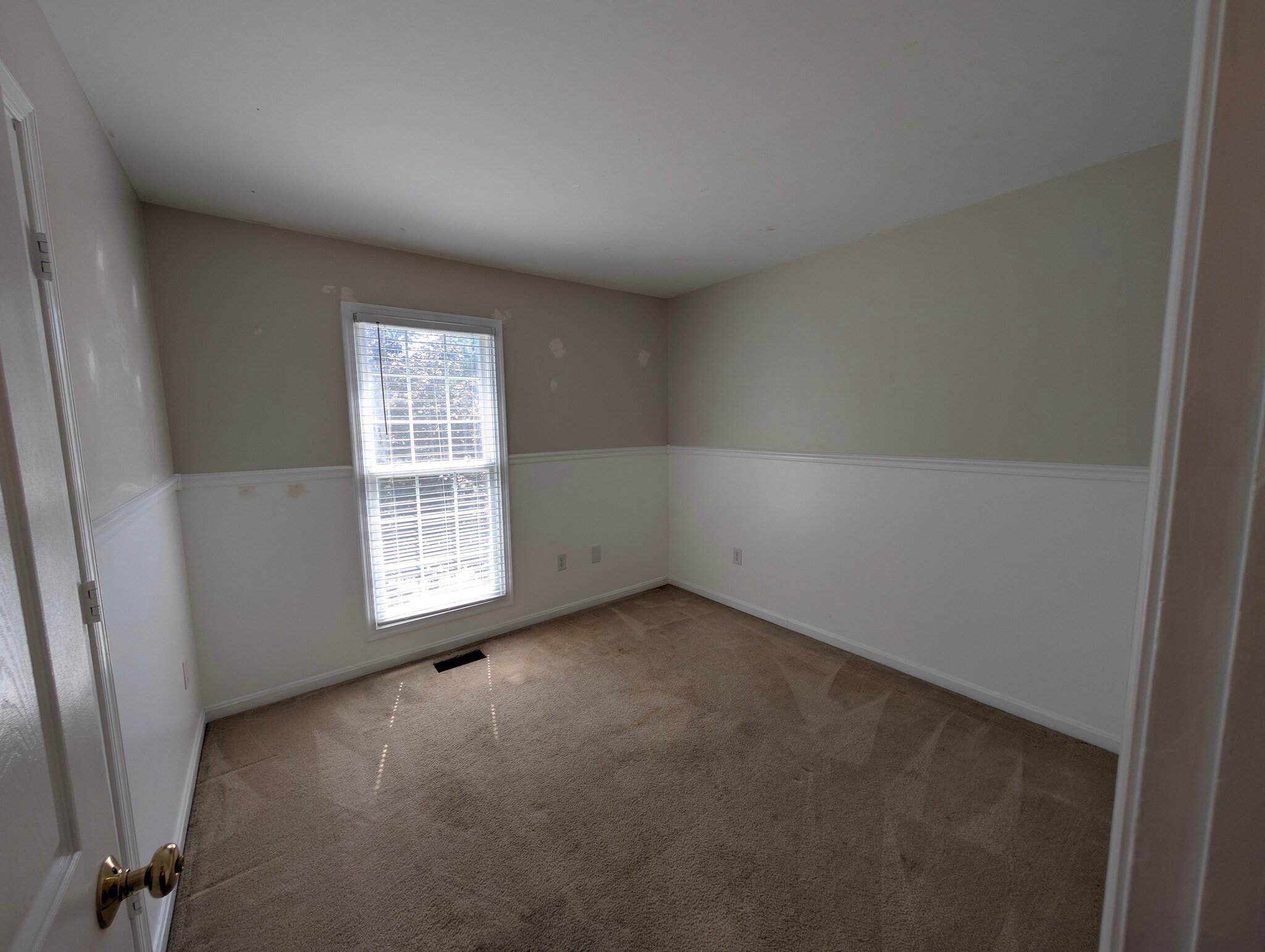 Building Photo - 212 Silver Stone Dr