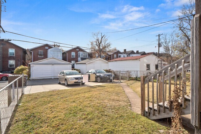 Building Photo - 4918 Tholozan Ave