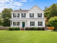 Building Photo - Two Story Beauty!
