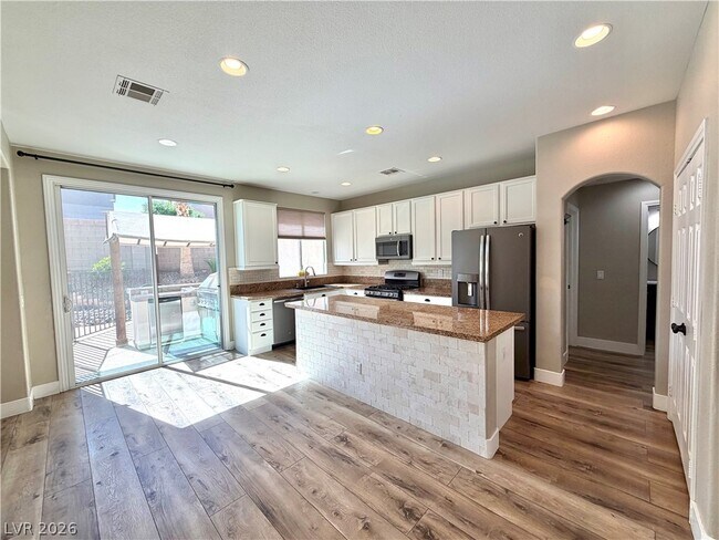 Building Photo - 7919 Quiet Canyon St