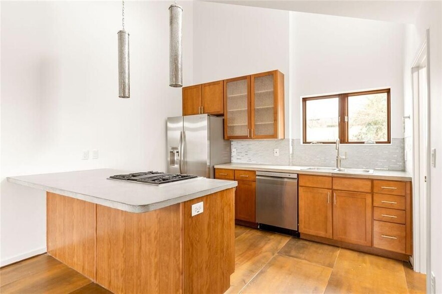 Building Photo - 5 Krog St NE