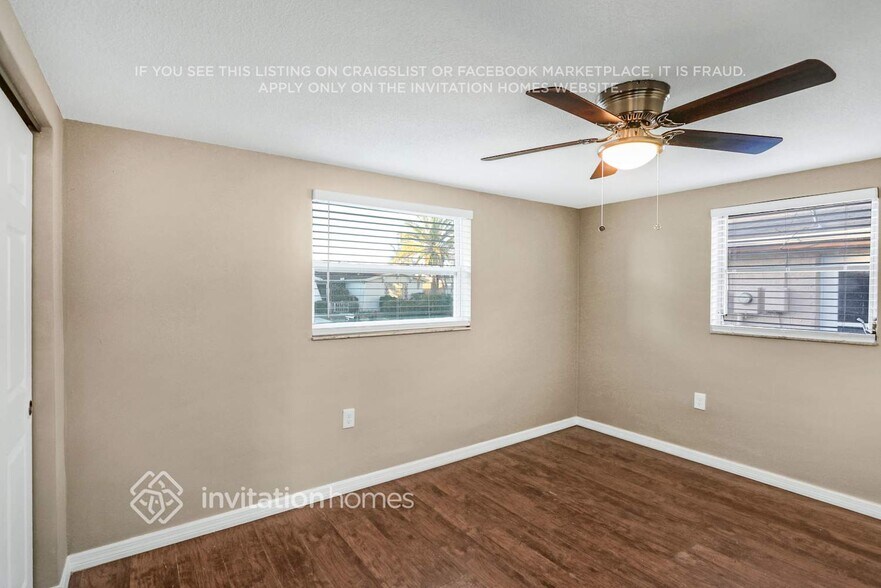 Building Photo - 9900 Lakeside Ln