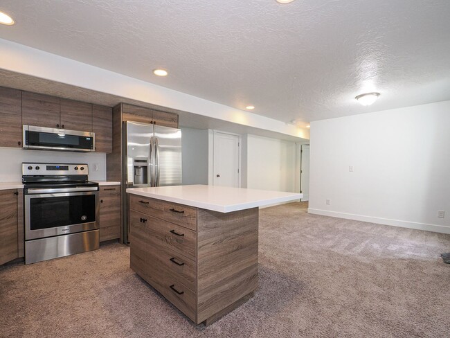 Building Photo - Basement Apartment in Eagle Mountain