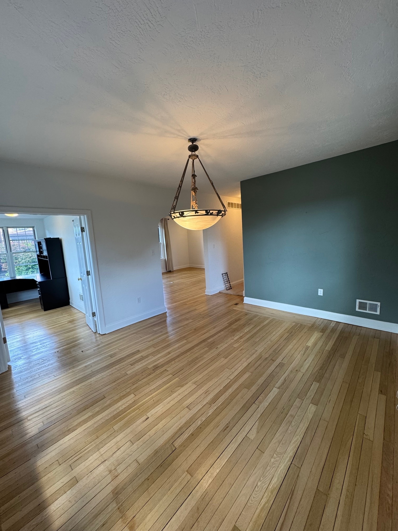 Building Photo - 301 Kambach St