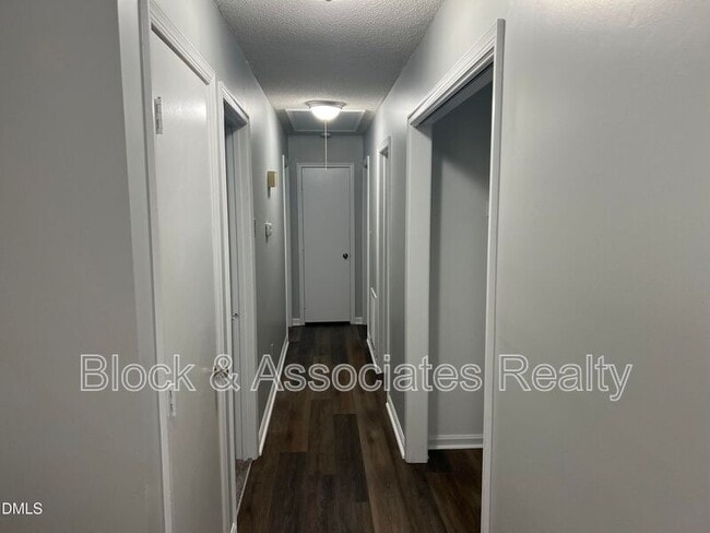 Building Photo - 200 Lake Pine Dr