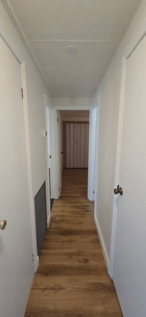 Building Photo - 2 bed 2 baths with large screened patio