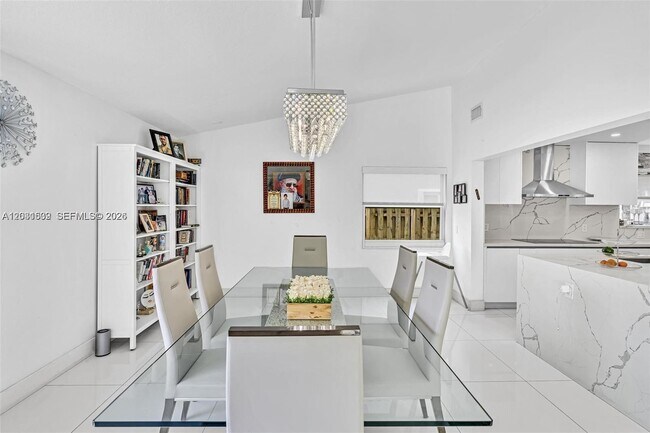 Building Photo - 3877 Bimini Ave