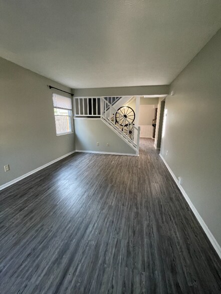 Building Photo - 3828 Longton Dr