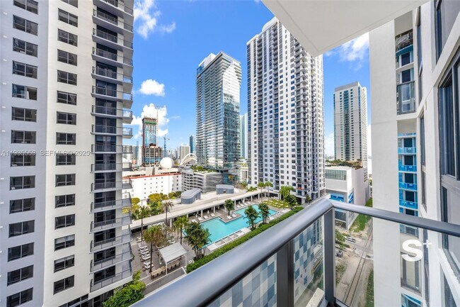 Building Photo - 11 NE 6th St