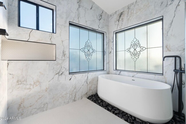 Building Photo - 1643 W Griswold Rd