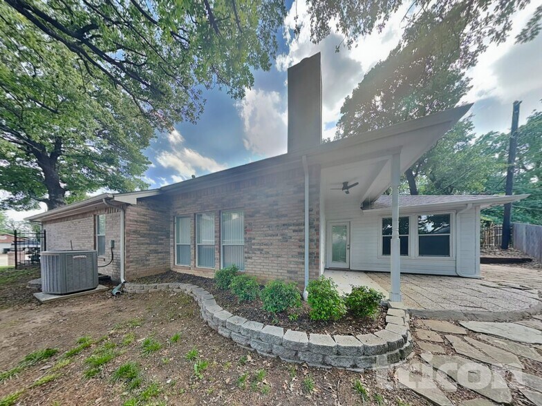 Building Photo - 5933 Sagebrush Trail