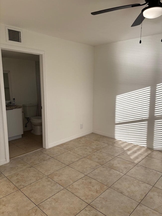 Building Photo - 1515 Lake Crystal Dr