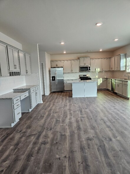 Building Photo - 186 Falcon Ln