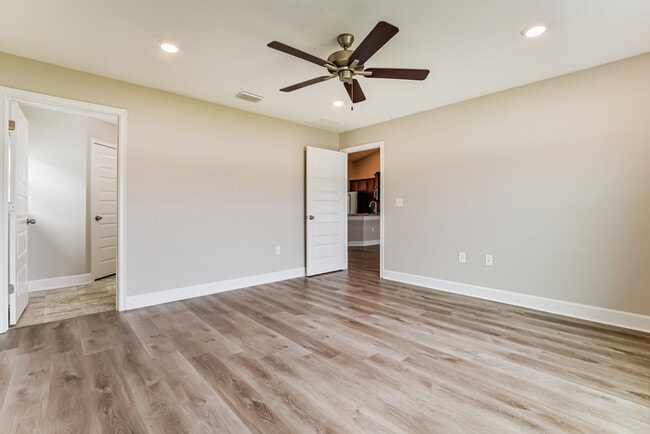 Building Photo - 511 Edith Dr