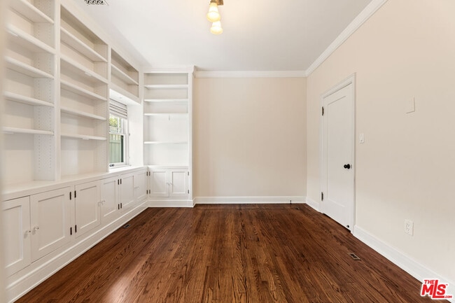 Building Photo - 602 11th St