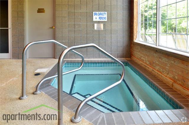 Whirlpool - Edgewater Apartments