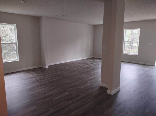 Building Photo - 6248 N Chestnut Terrace