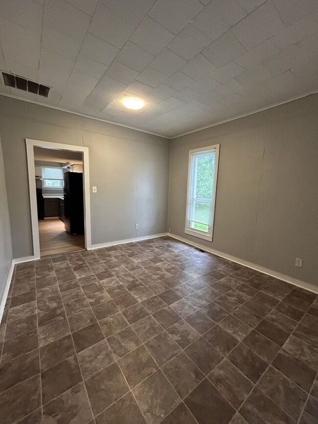 Building Photo - Welcome Home! 3BR/1BA House w/Large Fenced-In Backyard!