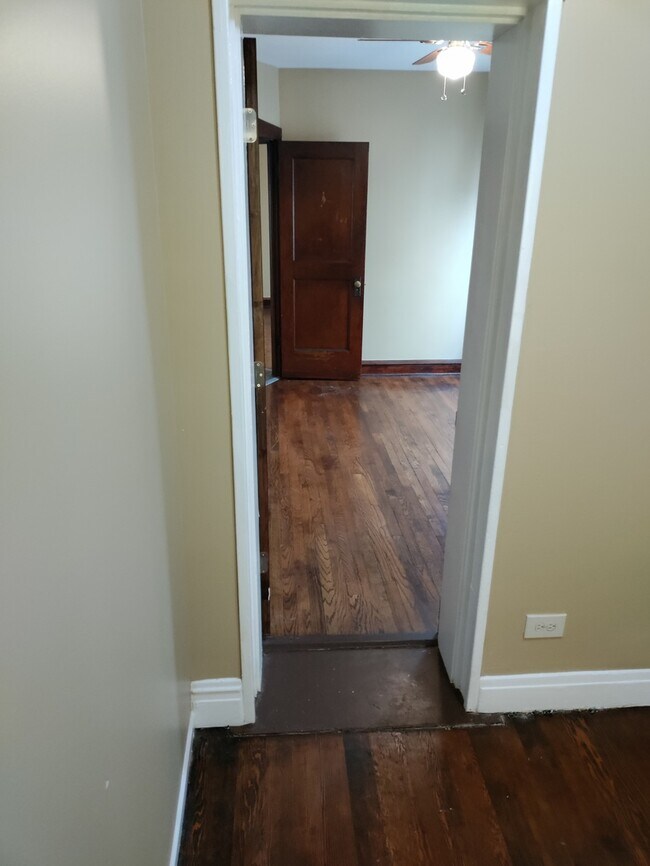 Building Photo - 7645 S Throop St